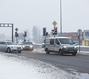 Sniegas Vilniaus vairuotojus privertė važinėti atsargiau