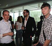 Vyri&scaron;ki pokalbiai apie madą. I&scaron; kairės: E.Sidaras, M.Petru&scaron;kevičius ir E.Rainys.