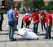 Kraujo donorai i&scaron;skleidė rekordinio dydžio plakatą
