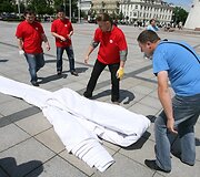 Kraujo donorai i&scaron;skleidė rekordinio dydžio plakatą
