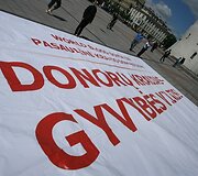 Kraujo donorai i&scaron;skleidė rekordinio dydžio plakatą