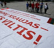 Kraujo donorai i&scaron;skleidė rekordinio dydžio plakatą