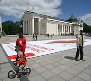 Kraujo donorai i&scaron;skleidė rekordinio dydžio plakatą