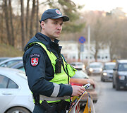 Policija Vilniuje tikrino, ar vaikai vežami tinkamose kėdutėse