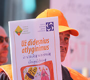 Protesto akciją &bdquo;Už didesnius atlyginimus ir vaikų svajonių i&scaron;sipildymą&ldquo;