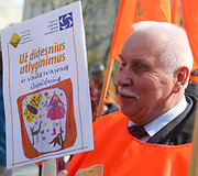 Protesto akciją &bdquo;Už didesnius atlyginimus ir vaikų svajonių i&scaron;sipildymą&ldquo;