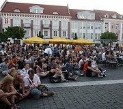Vilniečiai stebi futbolo čempionato finalą
