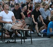 Vilniečiai stebi futbolo čempionato finalą