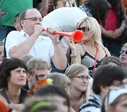 Vilniečiai stebi futbolo čempionato finalą