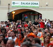 Vilniečiai stebi futbolo čempionato finalą