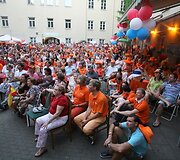 Vilniečiai stebi futbolo čempionato finalą