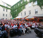 Vilniečiai stebi futbolo čempionato finalą