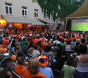 Vilniečiai stebi futbolo čempionato finalą