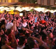 Vilniečiai stebi futbolo čempionato finalą