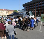 Nemokamo pieno dalijimo akcija prie Žemės ūkio ministerijos Vilniuje