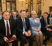 I&scaron; de&scaron;inės: Valdas Sutkus, Algirdas Butkevičius, Algimantas Pabediskienė, Juras Požela