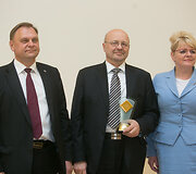 Antanas Ur&scaron;ulis (centre)