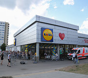 Po darbų vilniečiai suskubo į naujai atidarytas &bdquo;Lidl&ldquo; parduotuves