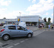 Po darbų vilniečiai suskubo į naujai atidarytas &bdquo;Lidl&ldquo; parduotuves