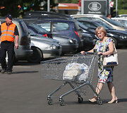 Po darbų vilniečiai suskubo į naujai atidarytas &bdquo;Lidl&ldquo; parduotuves