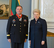 Frederickas Benjaminas Hodgesas ir Dalia Grybauskaitė