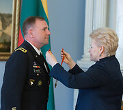 Frederickas Benjaminas Hodgesas ir Dalia Grybauskaitė