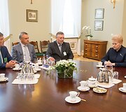 I&scaron; kairės: &Scaron;arūnas Klioklys, Robertas Dargis, Vytautas Vidmantas Zimnickas, Dalia Grybauskaitė