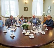 I&scaron; kairės: Svajūnas Andriulis, Artūras Černiauskas, Gražina Gruzdienė, Rimtautas Ramanauskas, Dalia Grybauskaitė 