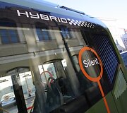Spalio 5-11 dienomis Vilniaus gatvėmis važinėja naujausias &Scaron;vedijos gamintojų elektra ir dyzelinu varomas hibridinis autobusas &bdquo;Volvo&ldquo;.