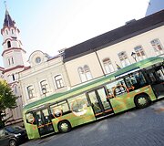 Spalio 5-11 dienomis Vilniaus gatvėmis važinėja naujausias &Scaron;vedijos gamintojų elektra ir dyzelinu varomas hibridinis autobusas &bdquo;Volvo&ldquo;.