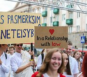 Vilniaus universiteto darbuotojų, studentų ir alumnų eisena į VU rūmus
