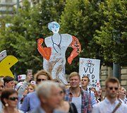 Vilniaus universiteto darbuotojų, studentų ir alumnų eisena į VU rūmus