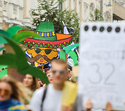 Vilniaus universiteto darbuotojų, studentų ir alumnų eisena į VU rūmus