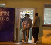 Rugsėjo 1-ąją į Vilniaus Panerių naktinį barą plūdo lankytojai nusipirkti alkoholio