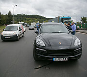 Vilniaus centre vienas po kito susidūrė 4 automobiliai