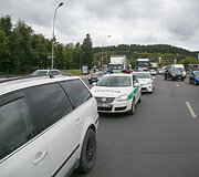 Vilniaus centre vienas po kito susidūrė 4 automobiliai