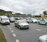 Vilniaus centre vienas po kito susidūrė 4 automobiliai