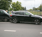 Vilniaus centre vienas po kito susidūrė 4 automobiliai