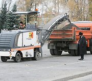 Visus darbus stebi žydų bendruomenės atstovai.