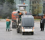 Visus darbus stebi žydų bendruomenės atstovai.