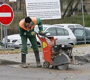 Visus darbus stebi žydų bendruomenės atstovai.