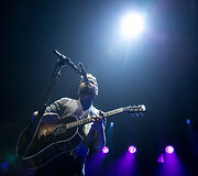 Passenger koncerto akimirka