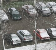 Apsnigti automobiliai