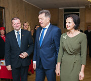 Saulius Skvernelis ir Algirdas Butkevičius su žmona Janina