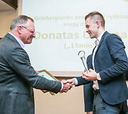 Donatas Urbonas (de&scaron;inėje)