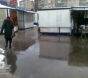 Kalvarijų turguje pirkėjai braido po balas