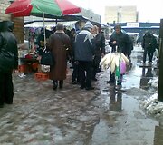Kalvarijų turguje pirkėjai braido po balas