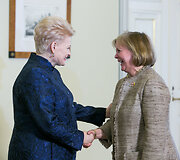 Dalia Grybauskaitė ir JAV Ambasadorė Anne Hall