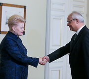 Prezidentė susitiko su užsienio &scaron;alių ambasadoriais 