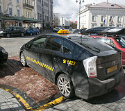 Taksi automobiliai prie &Scaron;v. Kazimiero bažnyčios